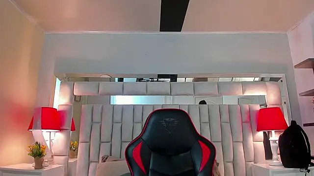 mariiahneedles online show from 10-25-25, 01:27