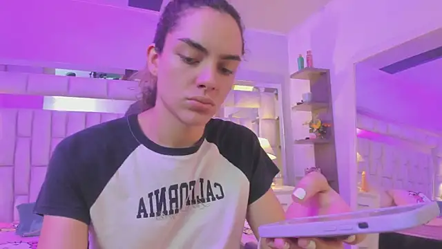 mariiahneedles online show from 03-28-26, 01:39