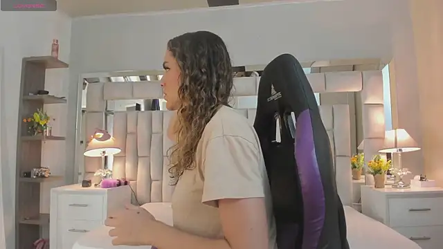 mariiahneedles online show from 04-11-26, 05:15