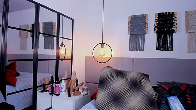 Snapshot of Sweet_camille chatting on 12-23-25, 02:22 Sweet camille online show from 12-23-25, 02:22