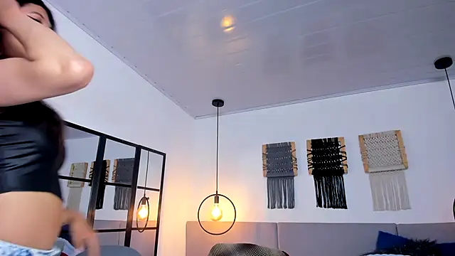 Snapshot of Sweet_camille chatting on 12-02-25, 02:23 Sweet camille online show from 12-02-25, 02:23