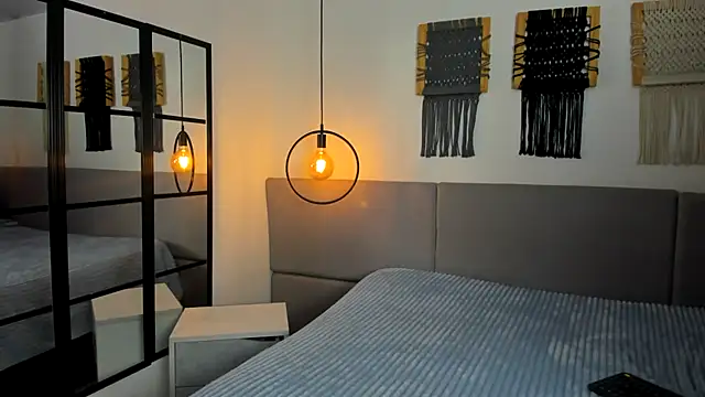 Snapshot of Sweet_camille chatting on 11-19-25, 02:22 Sweet camille online show from 11-19-25, 02:22