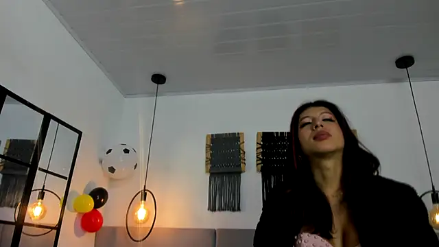 Snapshot of Sweet_camille chatting on 07-06-26, 02:18 Sweet camille online show from 07-06-26, 02:18