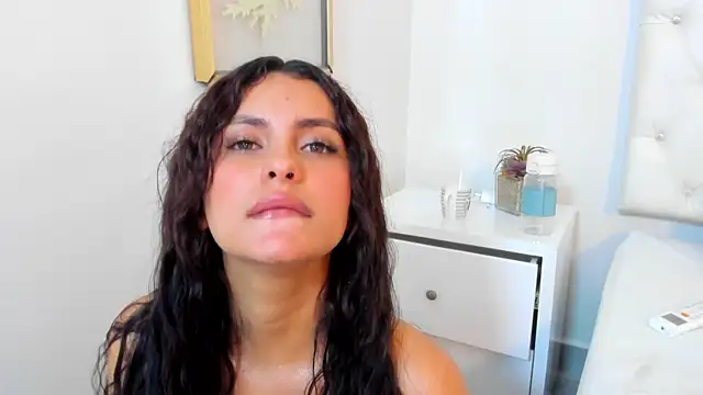 Snapshot of DulceColeman chatting on 11-05-25, 11:30 DulceColeman online show from 11-05-25, 11:30