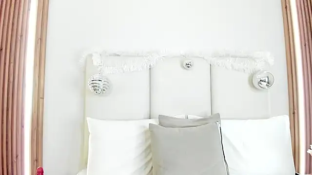 Snapshot of DulceColeman chatting on 12-19-25, 11:29 DulceColeman online show from 12-19-25, 11:29