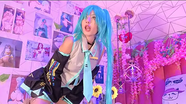 Snapshot of Alicebenett chatting on 11-02-25, 08:36 Alicebenett online show from 11-02-25, 08:36