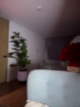 SaraFerreira online show from 04-25-26, 12:57