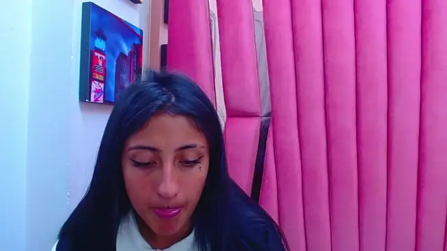 Snapshot of Cameron_cutte chatting on 02-08-25, 09:24 Cameron cutte online show from 02-08-25, 09:24