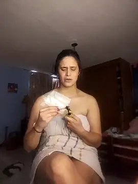 Snapshot of Catalinacandela chatting on 02-14-26, 06:52 Catalinacandela online show from 02-14-26, 06:52