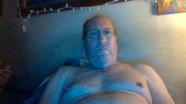 Snapshot of hornyrich69 chatting on 01-17-26, 05:00 hornyrich69 online show from 01-17-26, 05:00