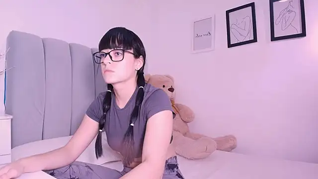 Snapshot of DannaHyde chatting on 08-03-26, 06:36 DannaHyde online show from 08-03-26, 06:36