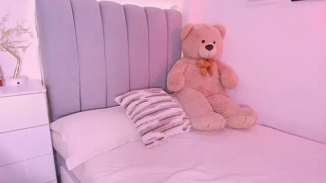 Snapshot of DannaHyde chatting on 05-07-26, 04:32 DannaHyde online show from 05-07-26, 04:32