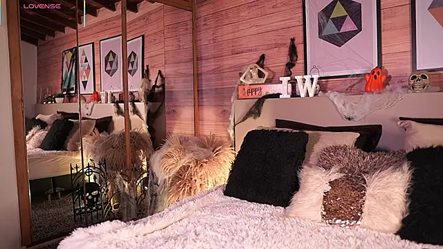 IzzyWild online show from 10-26-25, 11:54