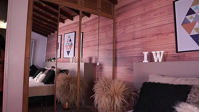 IzzyWild online show from 10-20-25, 11:44