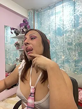 Analia 01 online show from 11-18-25, 01:03