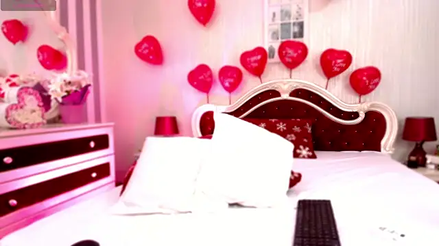 Snapshot of StacyLight chatting on 02-14-25, 09:32 StacyLight online show from 02-14-25, 09:32