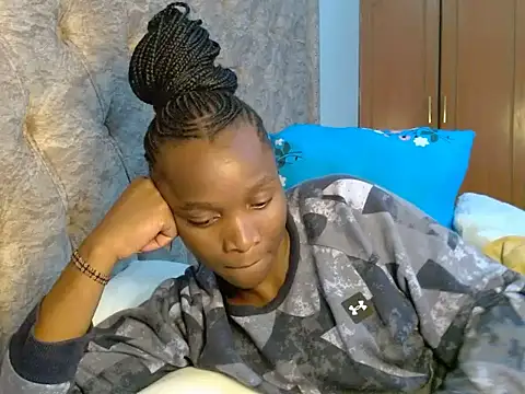 Snapshot of Naughty_Girl17 chatting on 10-31-25, 05:42 Naughty Girl17 online show from 10-31-25, 05:42