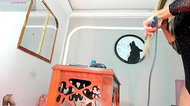 Jimena Grey online show from 11-18-25, 06:17