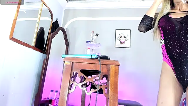 Jimena Grey online show from 11-28-25, 09:42