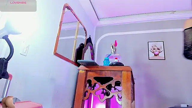 Jimena Grey online show from 11-29-25, 06:19