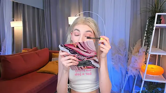 Mia Cheers online show from 03-09-25, 01:59