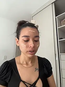 Snapshot of Hips_hannah chatting on 10-12-25, 06:09 Hips hannah online show from 10-12-25, 06:09