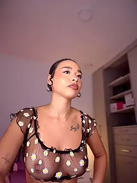 Snapshot of Hips_hannah chatting on 07-10-26, 09:37 Hips hannah online show from 07-10-26, 09:37