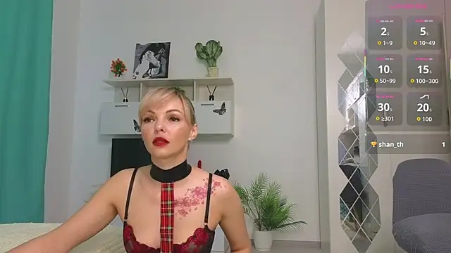 Snapshot of Molliblum chatting on 06-03-26, 02:18 Molliblum online show from 06-03-26, 02:18