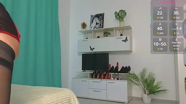Snapshot of Molliblum chatting on 05-27-26, 02:13 Molliblum online show from 05-27-26, 02:13