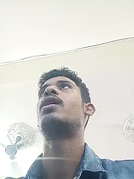 Snapshot of curlyhairboy_ chatting on 09-12-25, 10:37 curlyhairboy online show from 09-12-25, 10:37