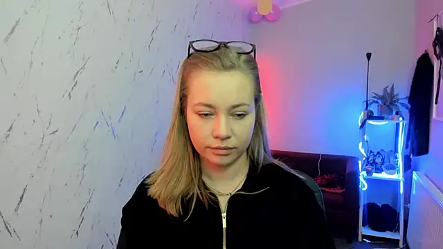 holly xglam online show from 02-03-26, 08:25