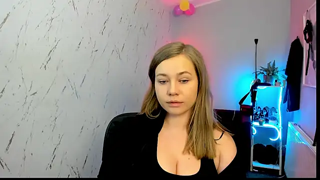 holly xglam online show from 02-24-26, 09:15