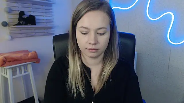 holly xglam online show from 03-18-25, 06:28