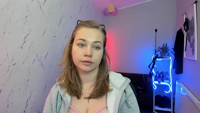 holly xglam online show from 02-10-26, 07:57