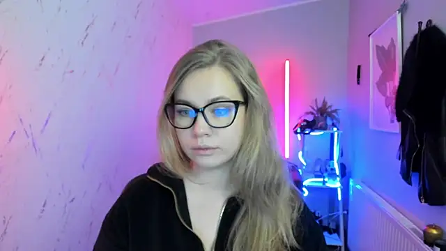 holly xglam online show from 11-12-25, 06:56