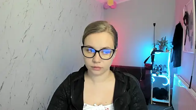 holly xglam online show from 02-19-26, 07:44