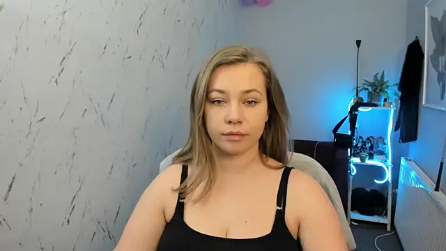 holly xglam online show from 02-15-26, 06:18