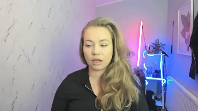 holly xglam online show from 10-15-25, 06:05