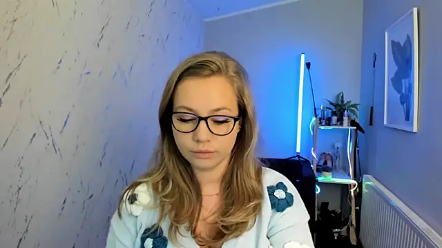 holly xglam online show from 09-30-25, 04:57