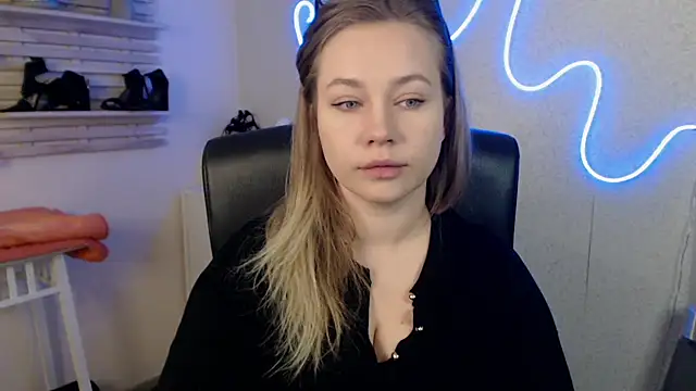 holly xglam online show from 03-19-25, 12:04