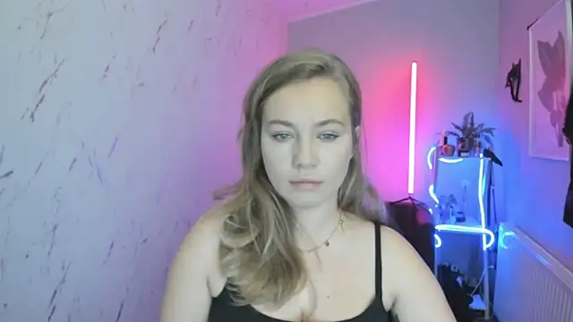 holly xglam online show from 10-22-25, 05:45