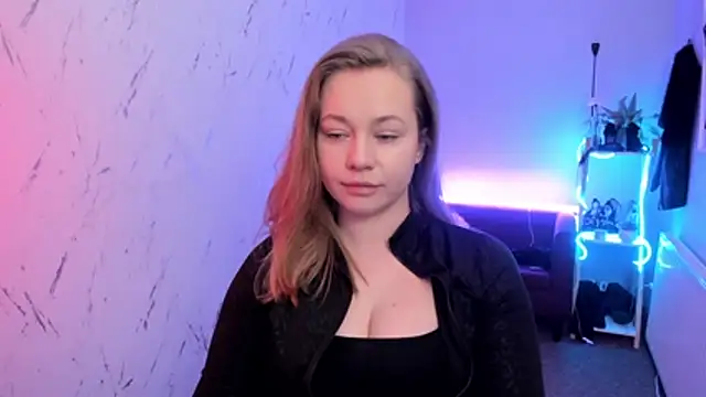 holly xglam online show from 04-11-26, 06:11