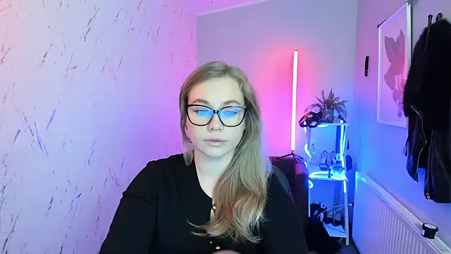 holly xglam online show from 11-11-25, 05:41