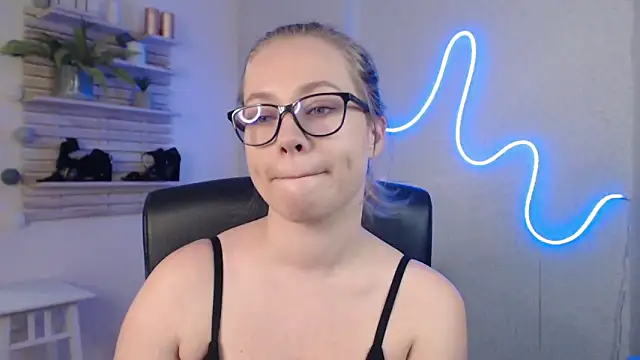 holly xglam online show from 03-11-25, 03:47