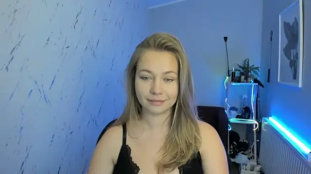 holly xglam online show from 09-15-25, 04:29