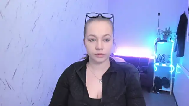 holly xglam online show from 04-14-26, 05:18