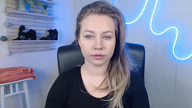 holly xglam online show from 03-17-25, 02:19