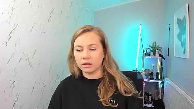 holly xglam online show from 10-06-25, 05:02