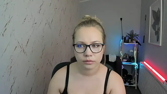 holly xglam online show from 09-10-25, 04:50