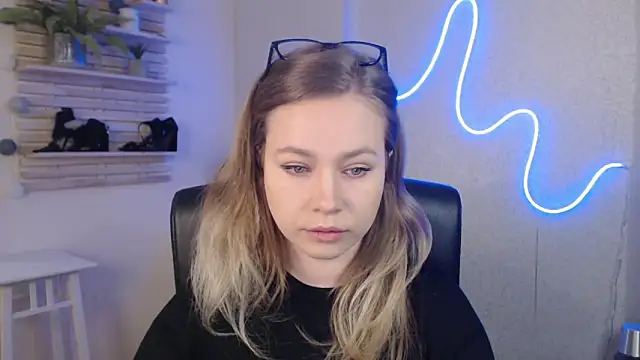 holly xglam online show from 03-10-25, 12:18